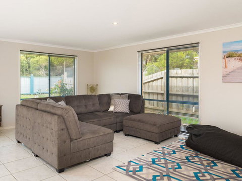 Back Beach Retreat - Accommodation QLD 2