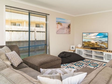 Back Beach Retreat - Accommodation QLD 3