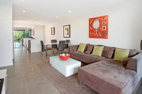 Back Of The Block Bulimba - Executive 3BR Bulimba Apartment With Leafy Outlook - Accommodation QLD 1
