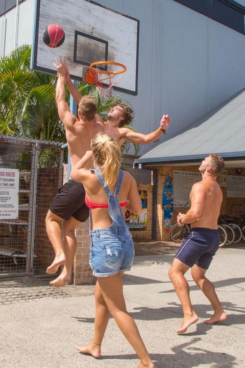 Backpackers Holiday Village - Accommodation QLD 3