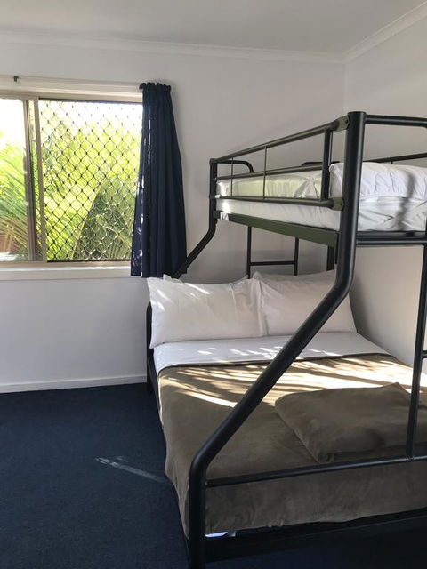 Backpackers Inn On The Beach - Accommodation QLD 3