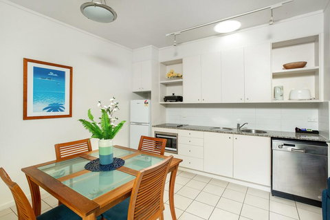Baden 51 - Rainbow Shores, Air Conditioned, Walk To Beach, Swimming Pools - Accommodation QLD 1