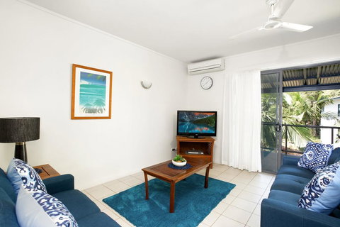 Baden 51 - Rainbow Shores, Air Conditioned, Walk To Beach, Swimming Pools - Accommodation QLD 2