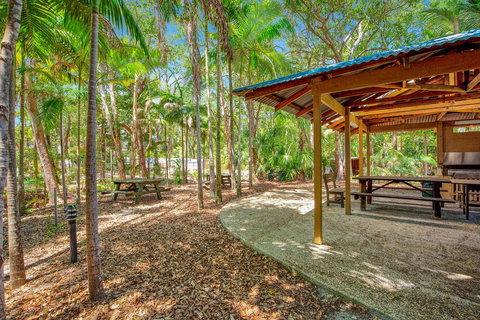 Baden 70 - Rainbow Shores, Ground Floor, Air Con, Overlooking Lap Pool - Accommodation QLD 1