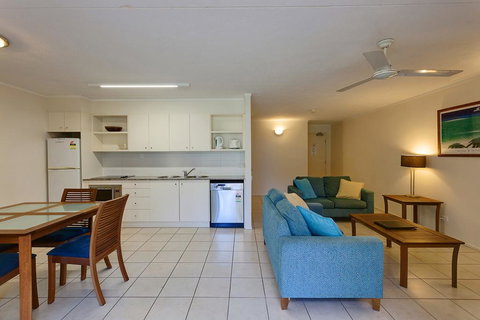 Baden 74 - Rainbow Shores, Top Floor, Air Conditioned Unit, Walk To Beach - Accommodation QLD 3