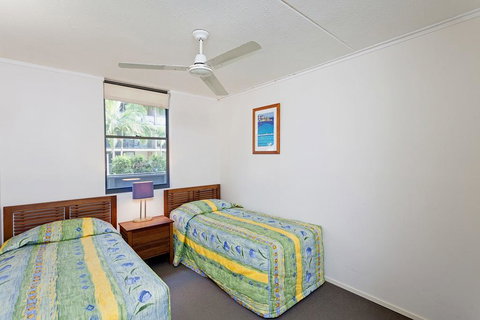 Baden 74 - Rainbow Shores, Top Floor, Air Conditioned Unit, Walk To Beach - Accommodation QLD 1