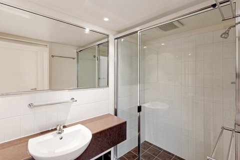 Baden 74 - Rainbow Shores, Top Floor, Air Conditioned Unit, Walk To Beach - Accommodation QLD 2