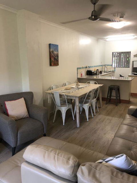 Balcony Apartment Port Douglas - Accommodation QLD 2