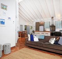 Balena  Culburra - Pet Friendly - 1 Min Walk to Beach - Accommodation QLD