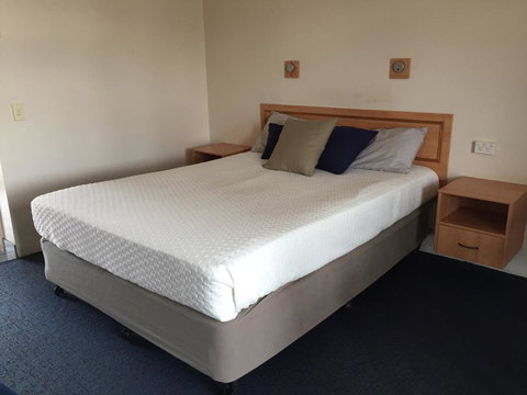 Banana Hotel Motel - Accommodation QLD 2