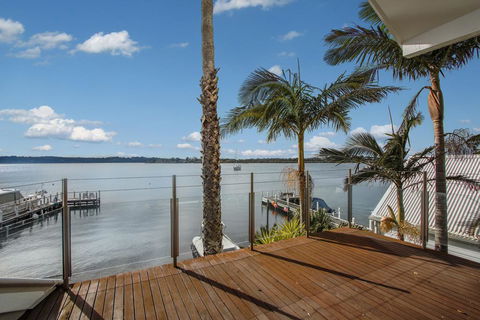 Bancroft Bay Frontage - Accommodation QLD 1