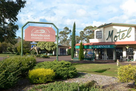 Bandicoot Motor Inn Hamilton - Accommodation QLD 2