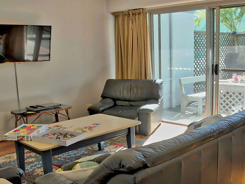 Barefoot' 7/44 Marine Drive - Fabulous Fingal Bay - Accommodation QLD 2