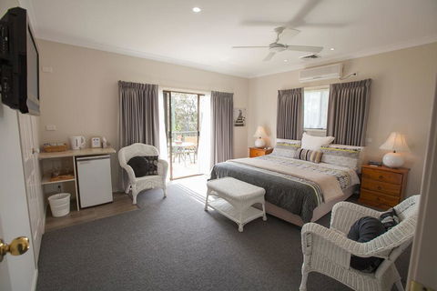 Batemans Bay Manor - Bed And Breakfast - Accommodation QLD 0