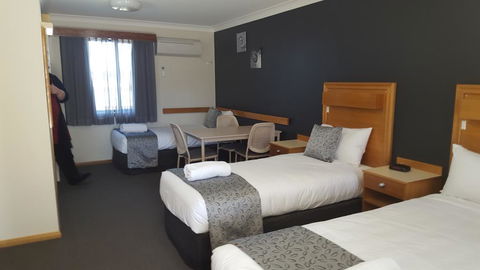 Bathurst Gold Panner - Accommodation QLD 2