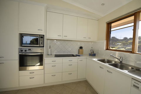 Baudin House - Accommodation QLD 2