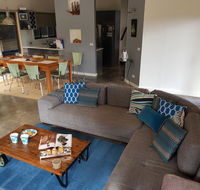 Bay Breeze Holiday Home - Accommodation QLD