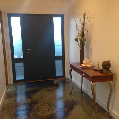 Bay Breeze Holiday Home - Accommodation QLD 3