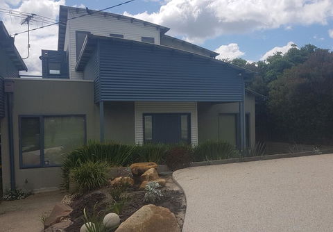 Bay Breeze Holiday Home - Accommodation QLD 1