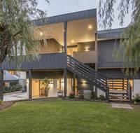 Bay View Retreat - Stunning Ocean Views and 300 metres To Beach