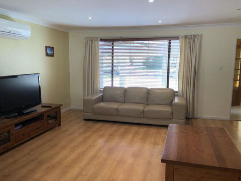 Baydream' 13 Pirralea Parade - Pet Friendly, Aircon, Boat Parking - Accommodation QLD 2