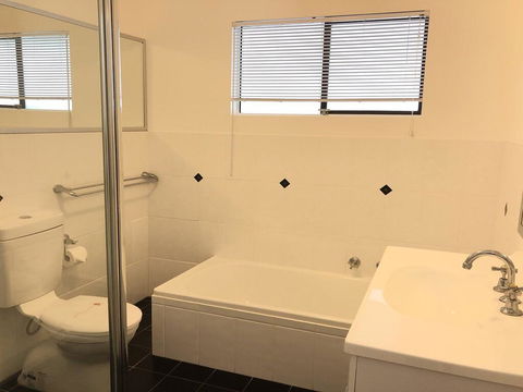 Baydream' 13 Pirralea Parade - Pet Friendly, Aircon, Boat Parking - Accommodation QLD 1