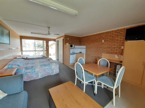 Bayview Motor Inn - Accommodation QLD 3