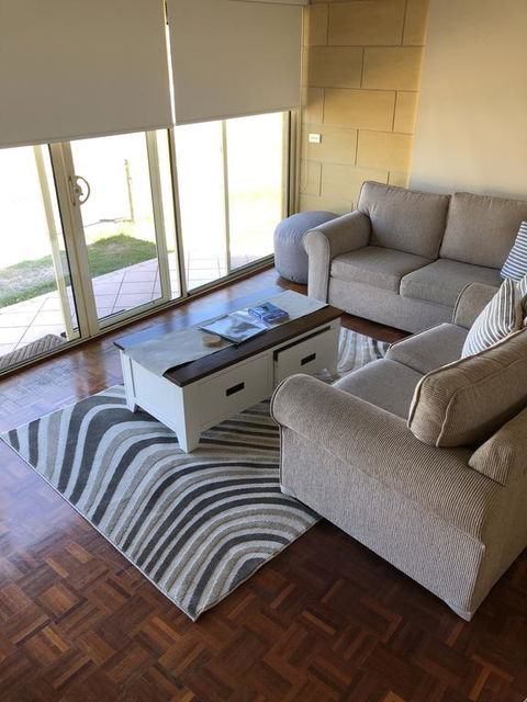 Bayview No 1 - Next To The Beach! - Accommodation QLD 0