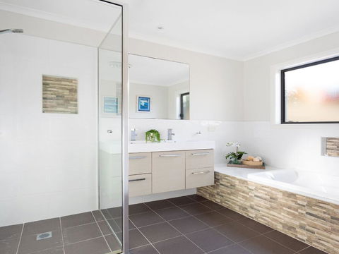 Beach 'Shac' On Parkway - Accommodation QLD 2