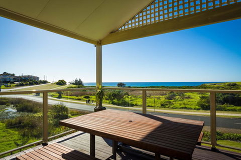 Beach Breakers Apartment - Stunning Views - Accommodation QLD 1