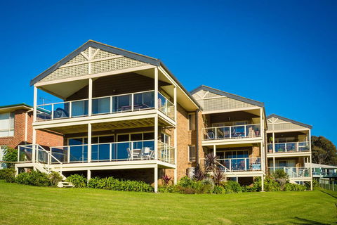 Beach Breakers Apartment - Stunning Views - Accommodation QLD 2