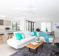 Beach Breeze Holiday House - Accommodation QLD