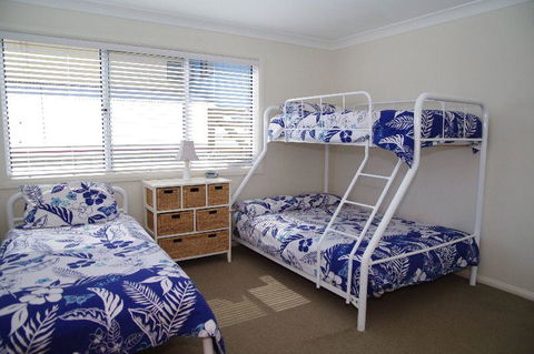 Beach Club 2, 5 Gowing Street - Accommodation QLD 1