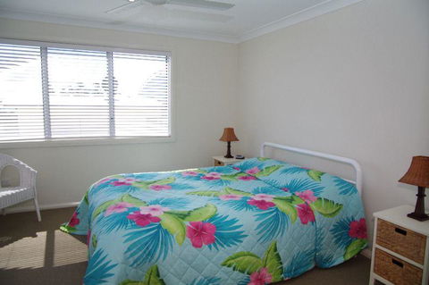 Beach Club 2, 5 Gowing Street - Accommodation QLD 2