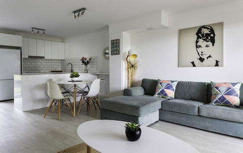 Beach Escape (unit 8 Beach Breakers) - Accommodation QLD 1