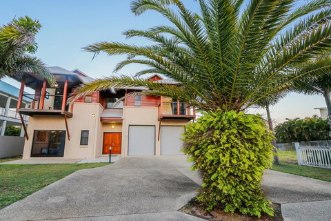 Beach Fansea - Accommodation QLD 1