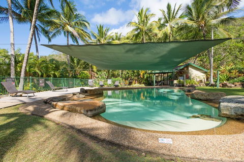 Beach Front Lagoon Lodge Apartments - Accommodation QLD 3