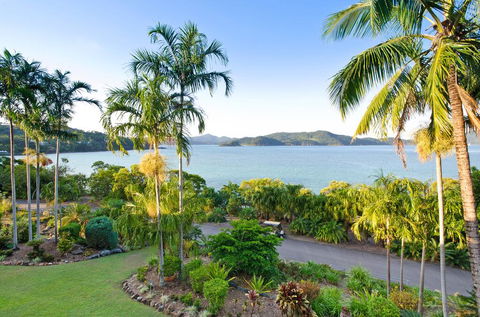Beach Front Lagoon Lodge Apartments - Accommodation QLD 1