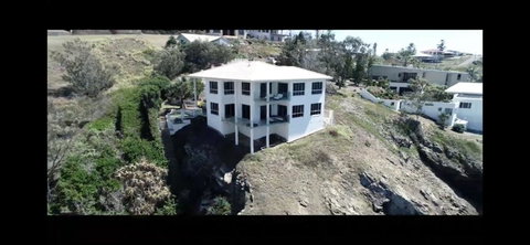 Beach Front Pandanus Cove - Accommodation QLD 0