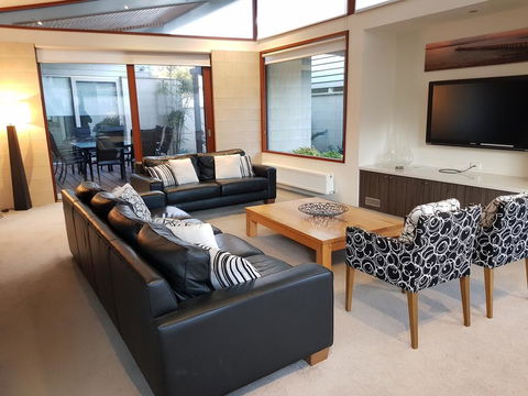 Beach Haven - Accommodation QLD 0