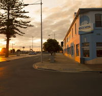 Beach Hotel - Accommodation QLD