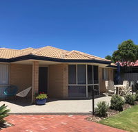 Beach House by the bay - Accommodation QLD