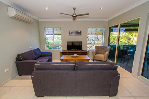 Beach Pad 2 - Accommodation QLD 3