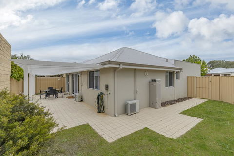 Beach Resort Chalet - Accommodation QLD 3