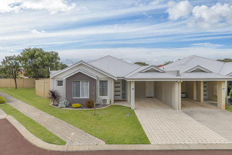 Beach Resort Chalet - Accommodation QLD 2