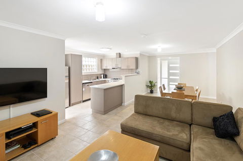 Beach Resort Chalet - Accommodation QLD 0