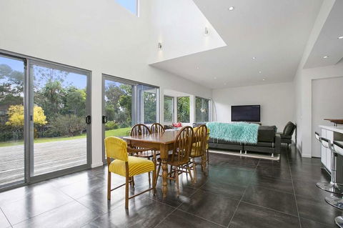 Beach Retreat On Medina - Accommodation QLD 3