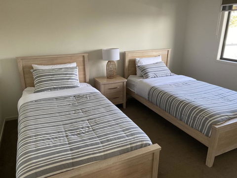 Beach Retreat Townhouse - Accommodation QLD 2