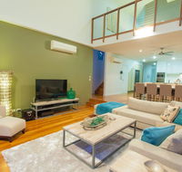 Beach Road Holiday Homes - Accommodation QLD