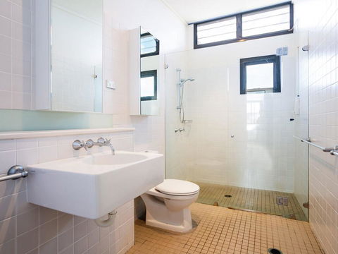 Beach View At One Mile', 8/26 One Mile Close - Infinity Complex Pool & WIFI - Accommodation QLD 1